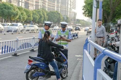 上路有“5不能”新要求别被罚了才知道米乐m62025年2月起执行电动车(图7)
